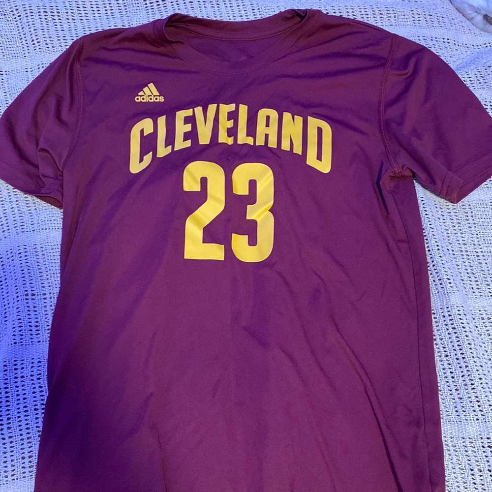 maroon adidas t-shirt